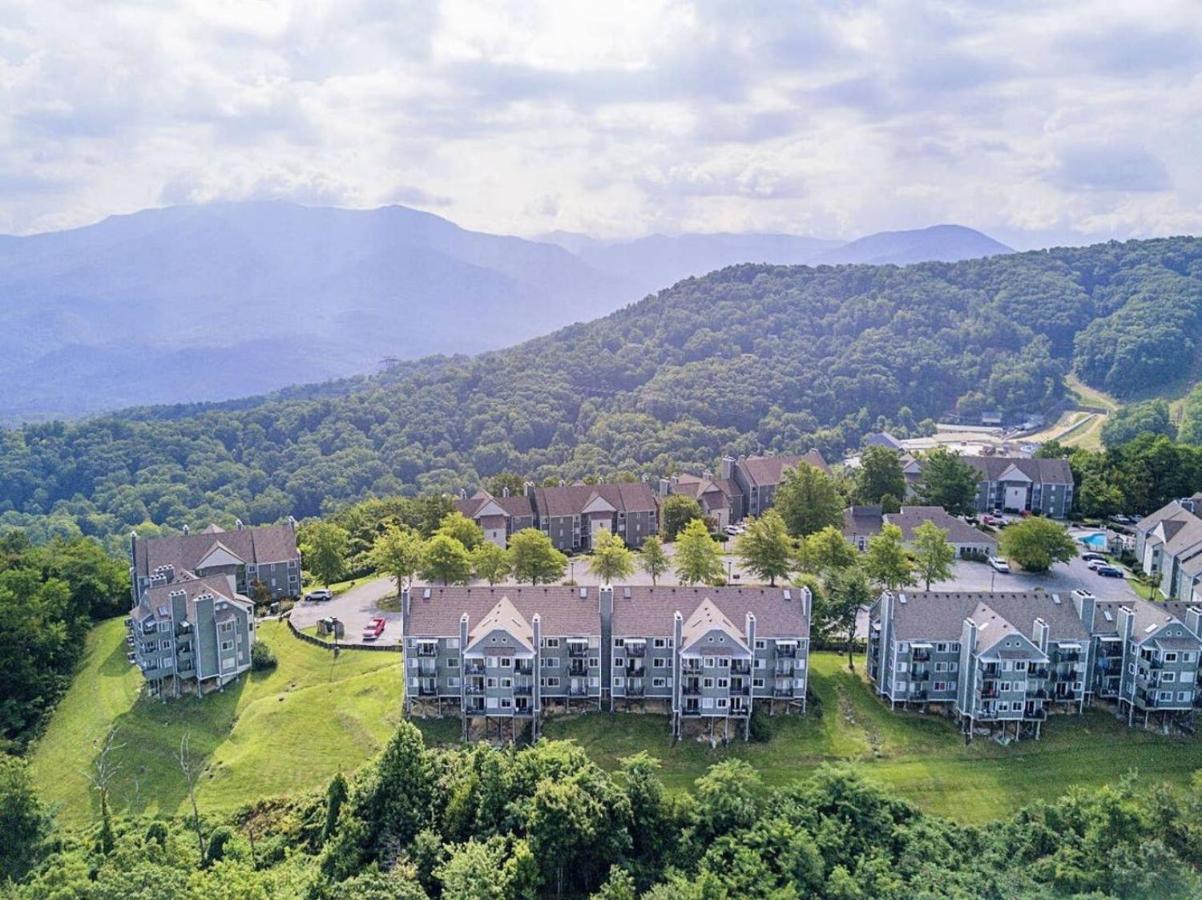 Wow Views!!-Mountain Escape-Outdoor Pool-Close To Downtown-Wifi-Cable-Private Balcony Gatlinburg Extérieur photo