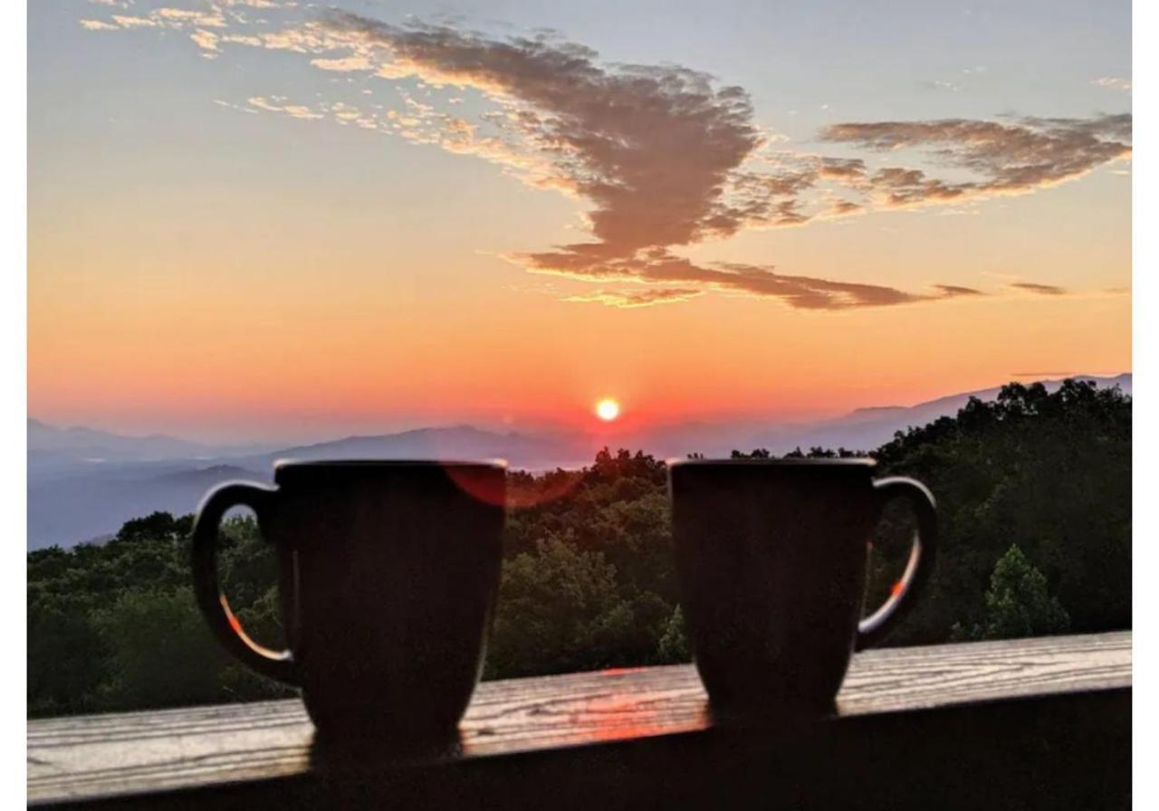Wow Views!!-Mountain Escape-Outdoor Pool-Close To Downtown-Wifi-Cable-Private Balcony Gatlinburg Extérieur photo
