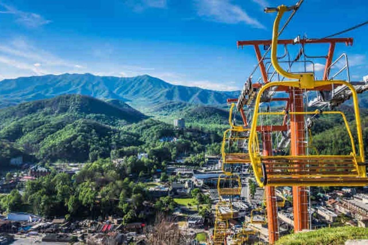 Wow Views!!-Mountain Escape-Outdoor Pool-Close To Downtown-Wifi-Cable-Private Balcony Gatlinburg Extérieur photo