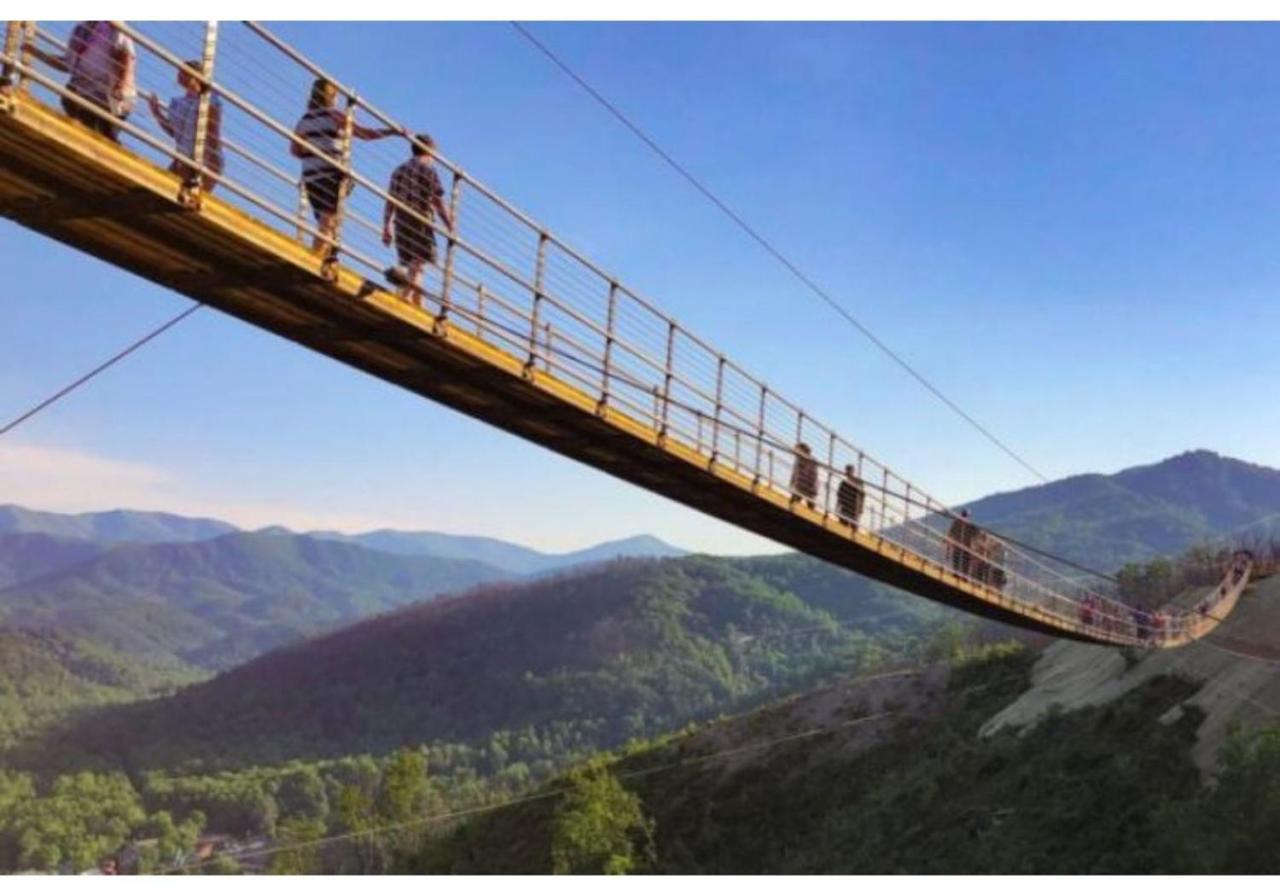 Wow Views!!-Mountain Escape-Outdoor Pool-Close To Downtown-Wifi-Cable-Private Balcony Gatlinburg Extérieur photo