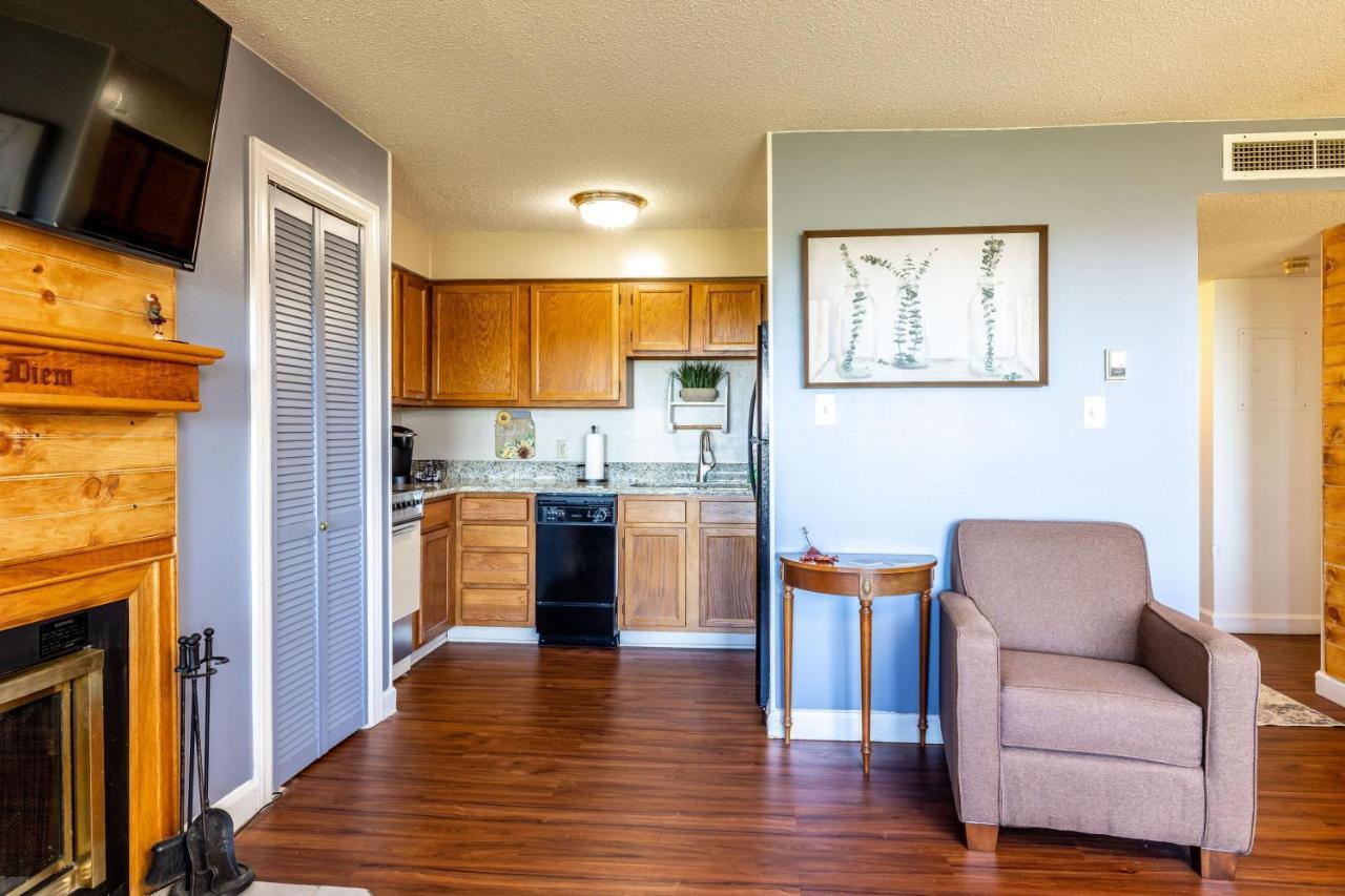 Wow Views!!-Mountain Escape-Outdoor Pool-Close To Downtown-Wifi-Cable-Private Balcony Gatlinburg Extérieur photo