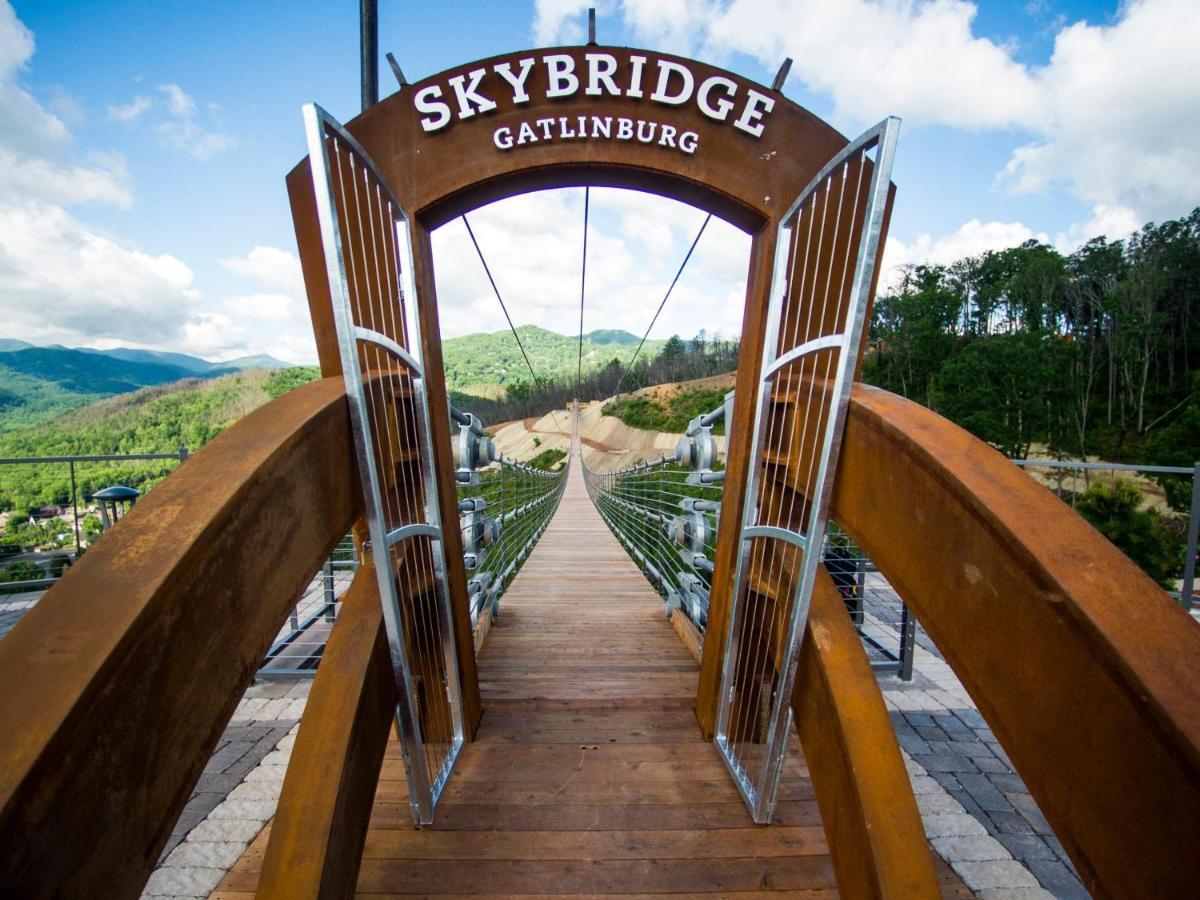 Wow Views!!-Mountain Escape-Outdoor Pool-Close To Downtown-Wifi-Cable-Private Balcony Gatlinburg Extérieur photo